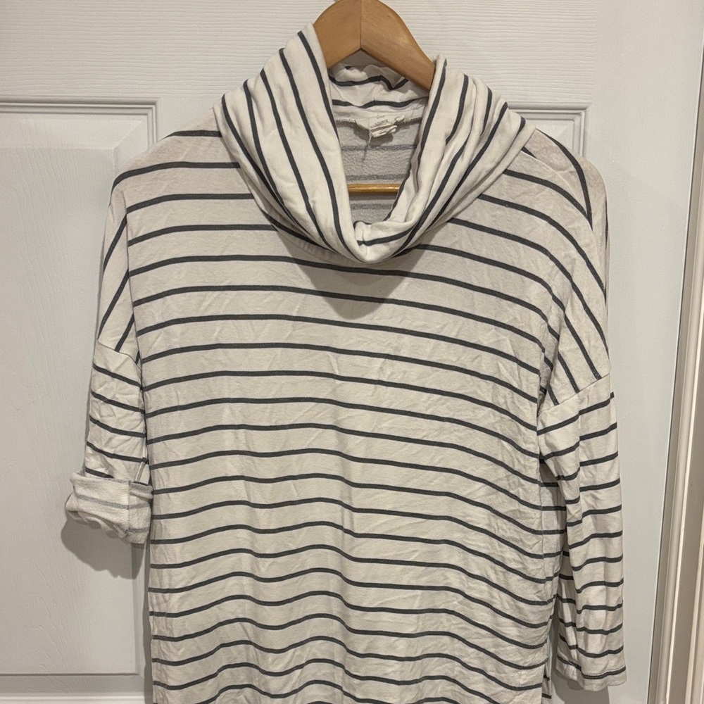 LOFT Striped Lounge Top in White and Gray
